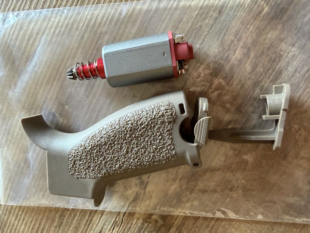 Foto annuncio: Grip Motore VFC replica BCM Mod 3 con motore originale incluso