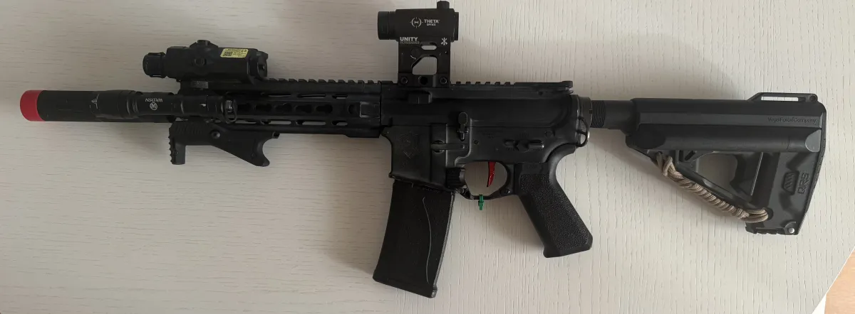 VFC VR16 settato perfettamente (titan,ingranaggi,grilletto,canna,ottica,impugnatura,ecc), VFC, Softair usato come nuovo