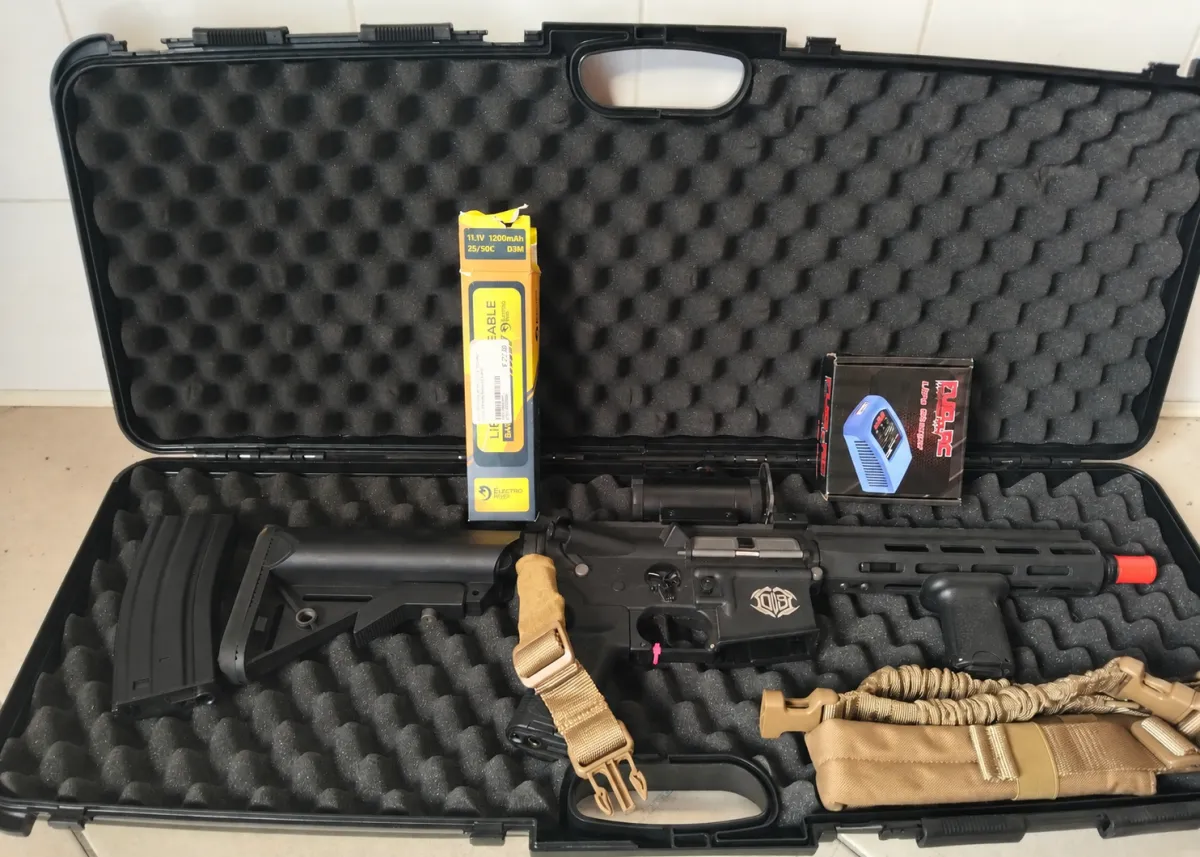 D|BOYS 2.0 M4 Kylin CQB Black ETU – Red Dot, 4 caricatori e valigetta, D|BOYS / Boyi, Softair usato come nuovo - foto 2